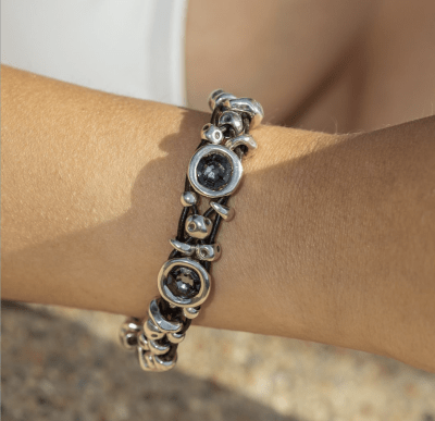 Pulsera Uno de 50 cuero con 2 cristales grafito1