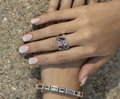 Anillo Uno de 50 cristales rosados y morados1