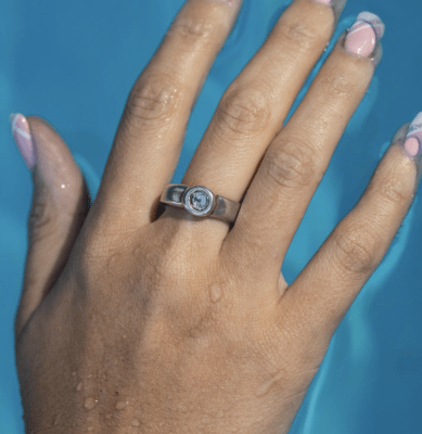 Anillo Uno de 50 de plata banda con cristal grafito pequeño1