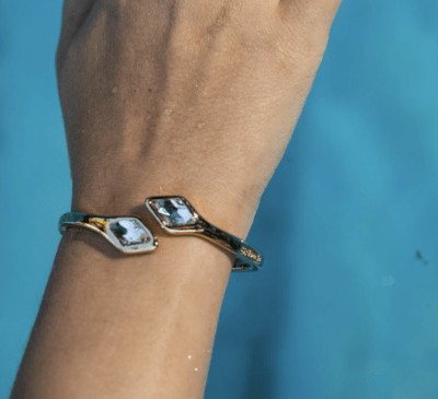 Pulsera Uno de 50 Doble baño de Oro dos rombos transparente dorada