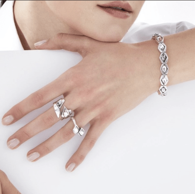 Pulsera Uno de 50 Elasticada con Cristales en forma de rombo rosados, transparentes y grafito1