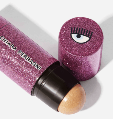 Iluminador Chiara Ferragni en barra Glowytale 011