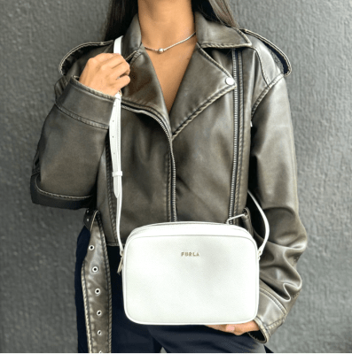 Cartera Furla crossbody cuadrada doble cierre blanca1