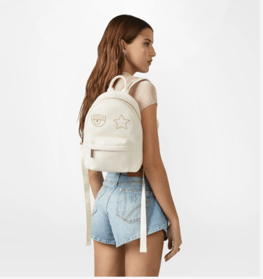 Mochila Chiara Ferragni tachas doradas Blanca1