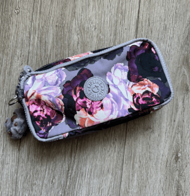 Estuche Kipling Chap flores1