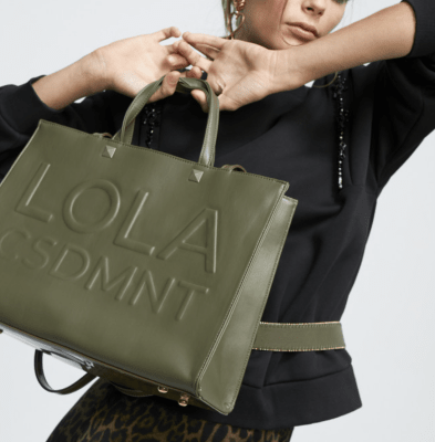 Cartera Lola Casademunt Tote con 2 tachas y letras en grande Verde1