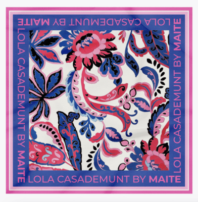 Pañuelo Lola Casademunt estampado floral azul, blanco y rosados1