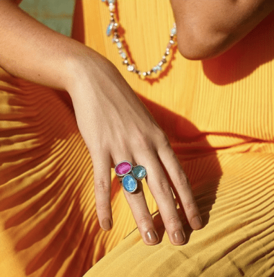 Anillo Uno de 50 Tesoro 3 piedras colores1