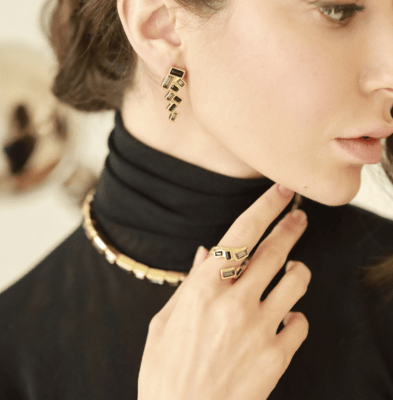 Aros Uno de 50 doble baño de oro con piedras negras1