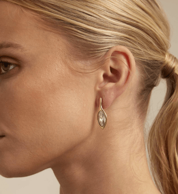 Aros Uno de 50 Colgantes plateados tipo gota con piedra transparente Doble baño de oro 18k