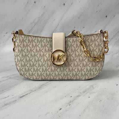 Cartera Michael Kors Carmen Pouchette monograma vainilla 2