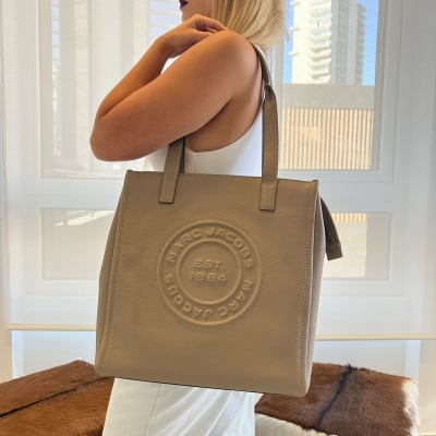 Cartera Tote Marc Jacobs cuero taupe1