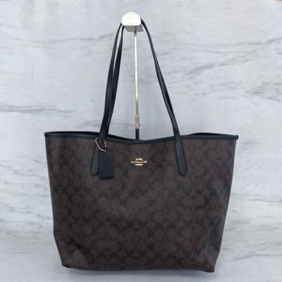 Cartera Coach City Tote reversible cafe letras y negro1