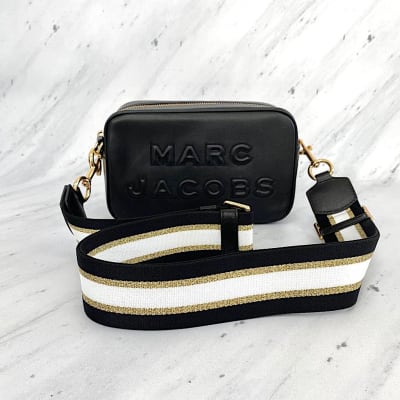 Cartera Marc Jacobs Crossbody  rectangular negra Correa bordes dorados1