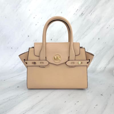 Cartera Michael Kors Carmen grande con asa beige1