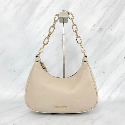 Cartera Michael Kors crossbody Cora Pouchette cuero arena1