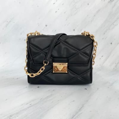 Cartera Michael Kors crossbody Serena negro con dorado1