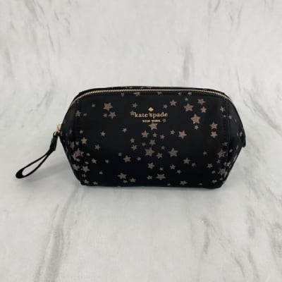Cosmetiquero Kate Spade Chelsea negro estrellas1