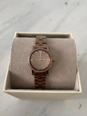 Reloj Mujer Michael Kors Correa Metalica Delgada Café Circunferencia Circones1