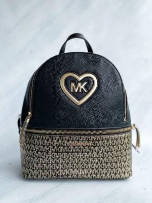 Mochila  Michael Kors Mediana Negro Monograma Dorado Corazon MK Dorado1