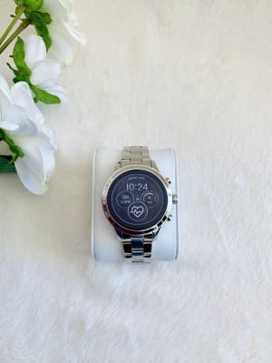 Reloj Michael Kors Smartwatch Plateado1