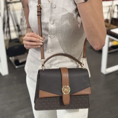 Cartera Michael Kors Crossbody Greenwich con Asa Cafe