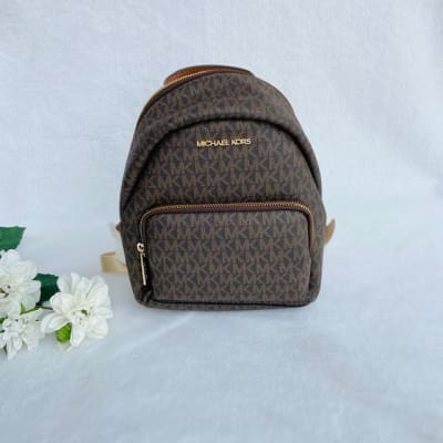 Mochila Michael Kors Erin pequeña monograma1