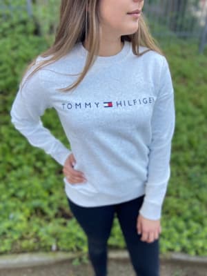 Poleron Tommy Hilfiger logo estampado gris1