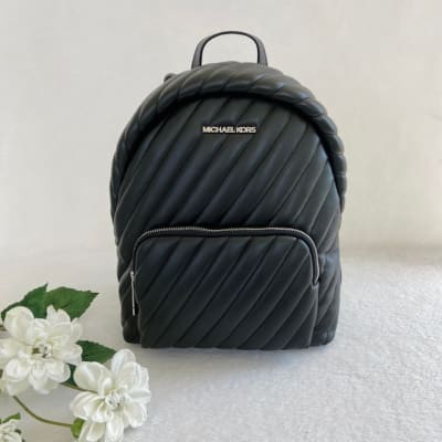 Mochila Michael Kors Erin acolchada mediana1