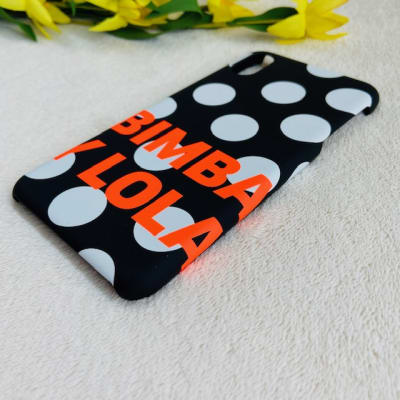 Carcasa Bimba y Lola puntos blancos letras naranjo negra