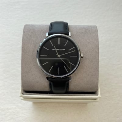 Reloj hombre Michael Kors correa cuero fondo negro