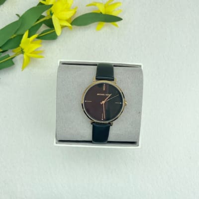 Reloj mujer Michael Kors correa cuero dorado negro1
