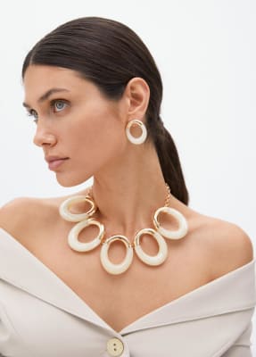 Aros Lola Casademunt ovalo Blanco - Dorado1