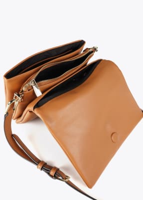 Cartera Lola Casademunt tres compartimentos y solapa Camel