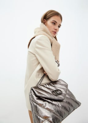 Cartera Lola Casademunt Rectangular Cadenas Acolchada Plateada Oscuro