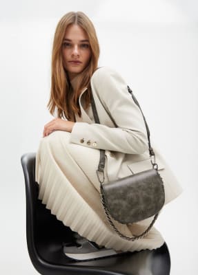 Cartera Lola Casademunt con solapa y cadena girs1