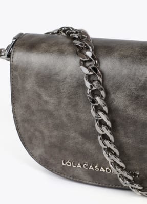Cartera Lola Casademunt con solapa y cadena girs