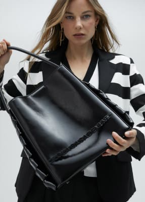 Bolso Lola Casademunt laterales tranzados Negro1