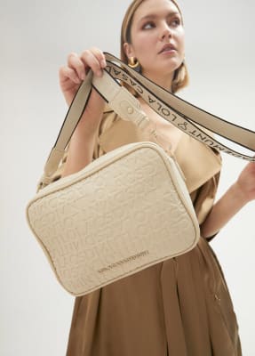 Cartera Lola Casademunt Bandolera Rectangular monograma Crudo1