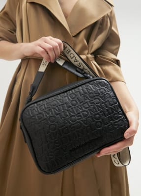 Cartera Lola Casademunt Bandolera Rectangular monograma Negro1