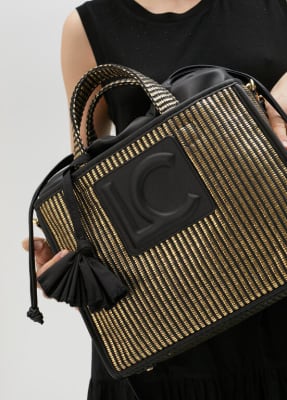 Cartera Lola Casademun Efecto rafia laminada metalizada negro metal