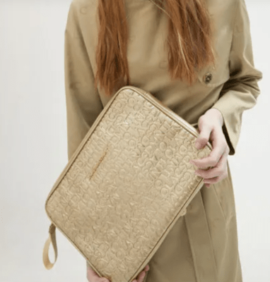 Porta Notebook Lola Casademunt monograma dorado1