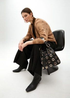 Cartera Lola Casademunt Bombonera con tachas Negro1