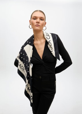Pañuelo Lola Casademunt estampado Gran M Negro - Crudo