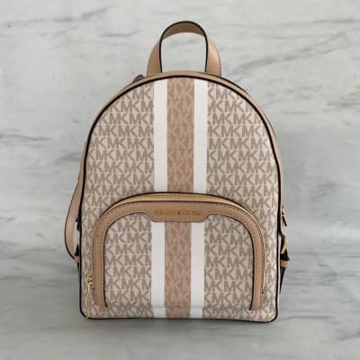 Mochila Michael Kors Jaycee mediana vainilla monograma1