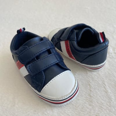 Zapatillas Tommy Hilfiger Kids azul marino franjas rojo/blanco1