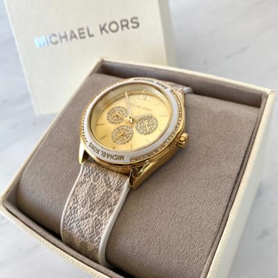 Reloj Mujer Michael Kors Correa Cuero Monograma Vainilla Fondo Gold 3 Relojes Circunferencia Brillos2