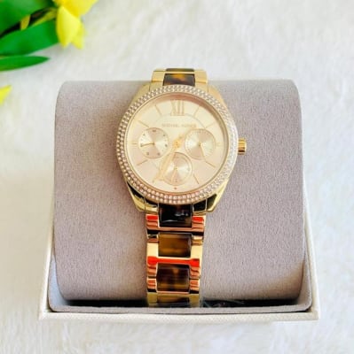 Reloj Michael Kors correa metalica dorado con cafe1