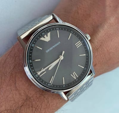 Reloj hombre Emporio Armani correa metalica fondo grafito plateado1