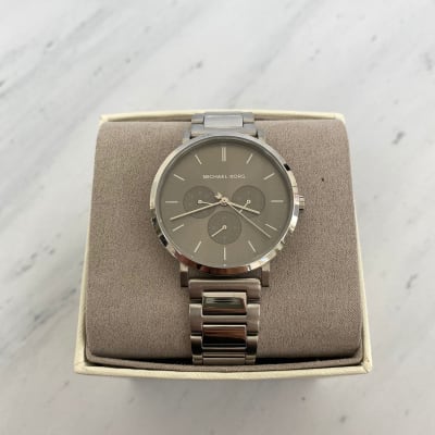 Reloj Hombre Michael Kors plateado completo con 3 relojes1